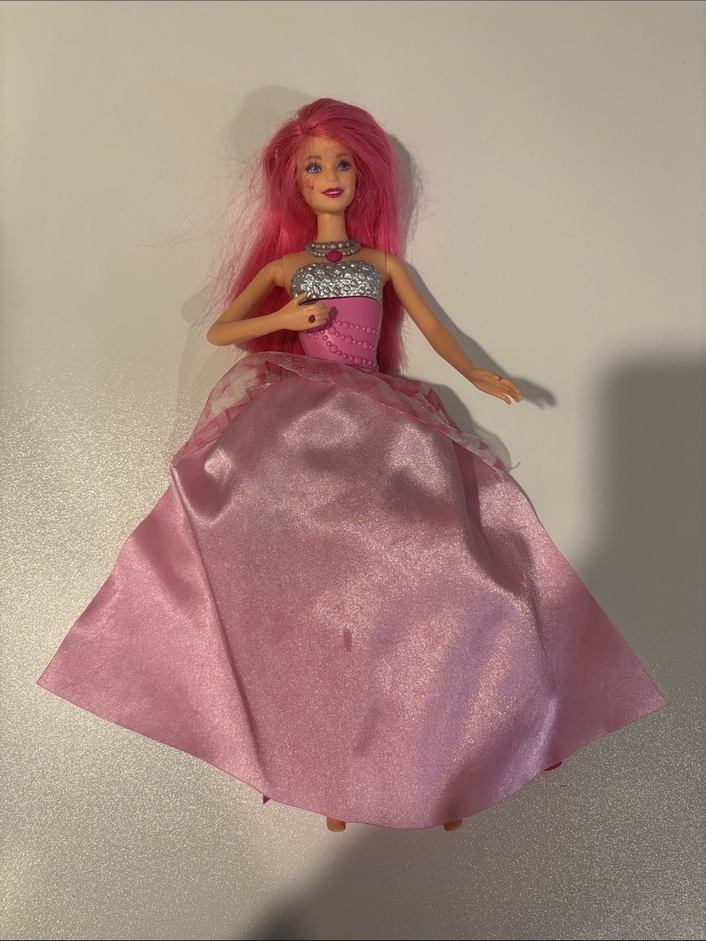 Barbie Rock N Royals Courtney doll rotating dress